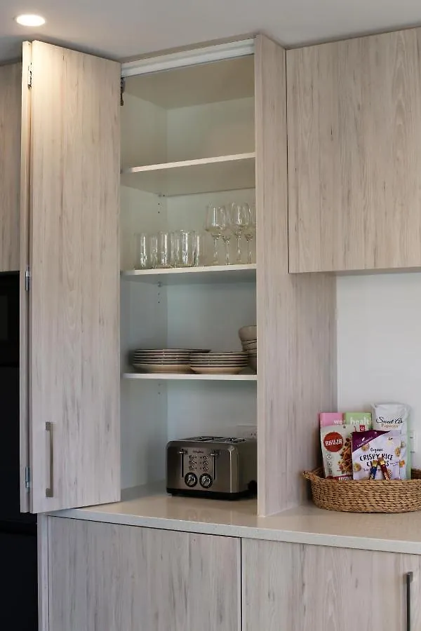 Cosy And Close To Central City Крайстчёрч