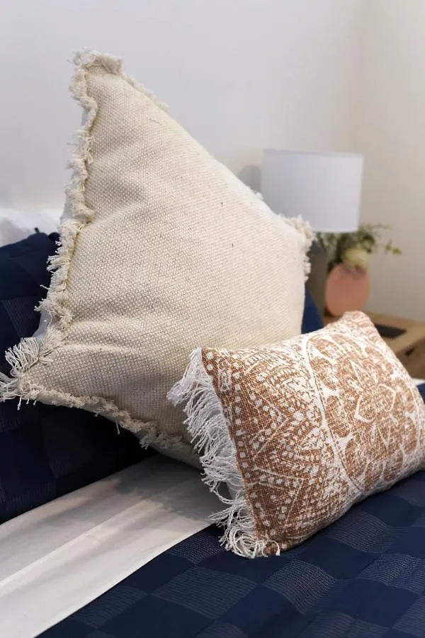 Cosy And Close To Central City Christchurch Apartamento